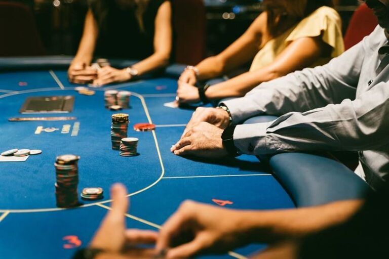 Poker Online: The Modern Twist to a Classic Game